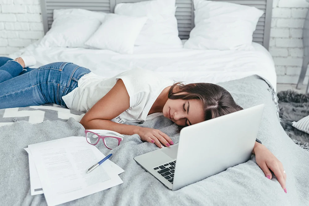 Comment retrouver un bon rythme de sommeil pour la rentrée ?